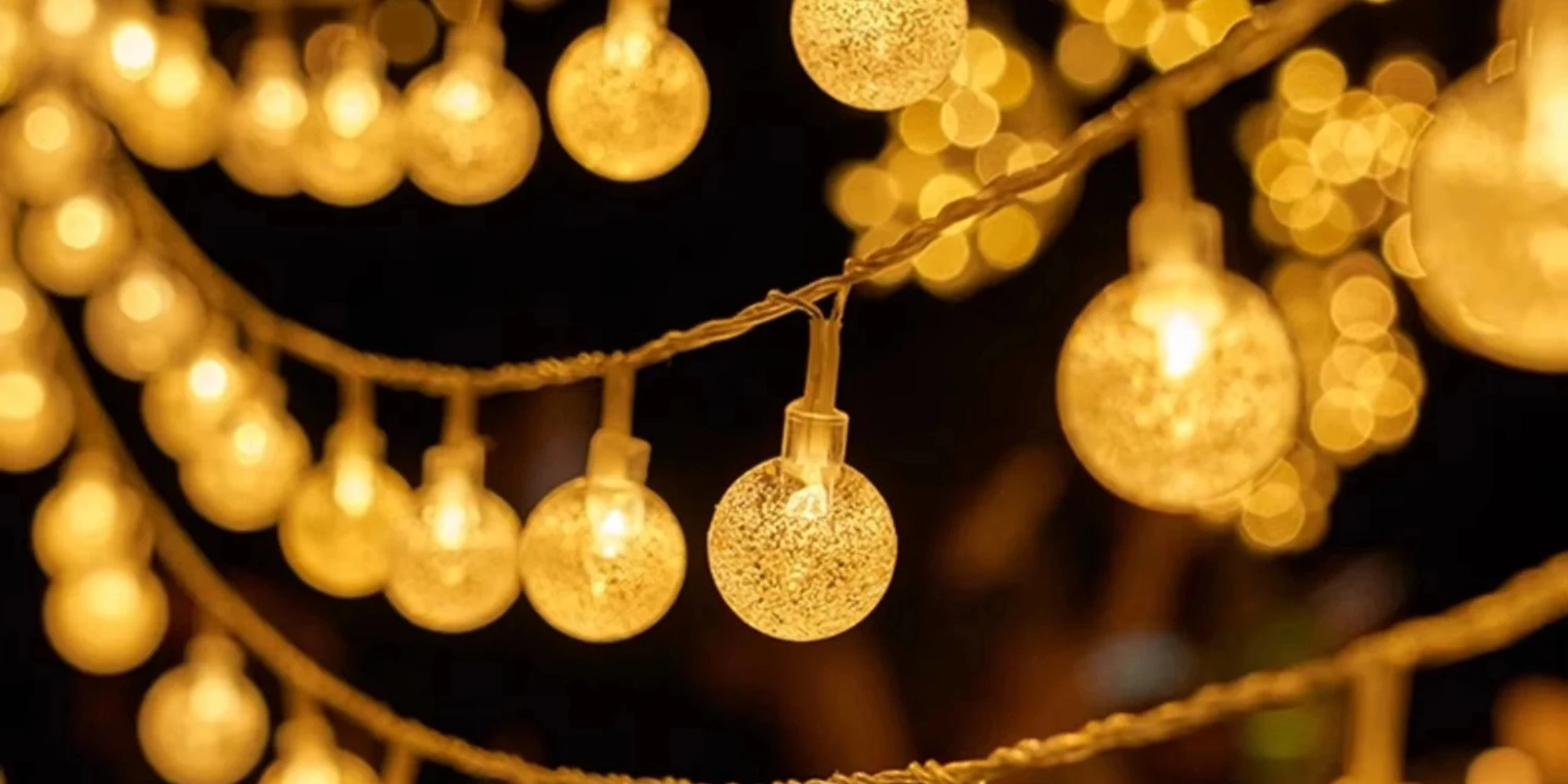 Guirlande lumineuse LED extérieur Noël sur façade